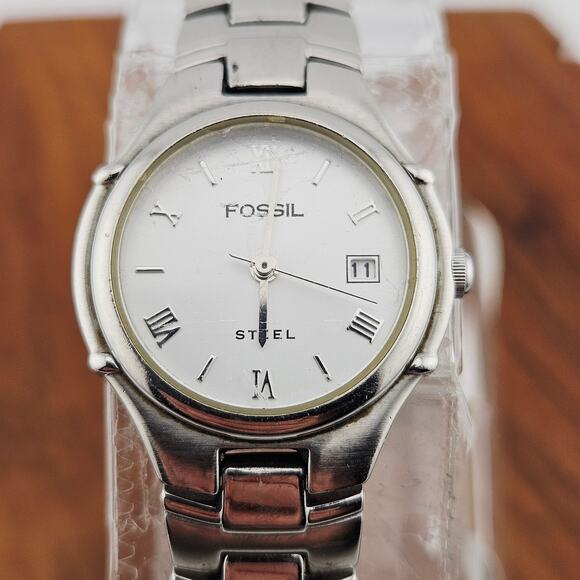 Fossil Womens Date Dial Boyfriend Watch Silver Tone Roman Numeral Casual ES-2651 - Picture 2 of 7